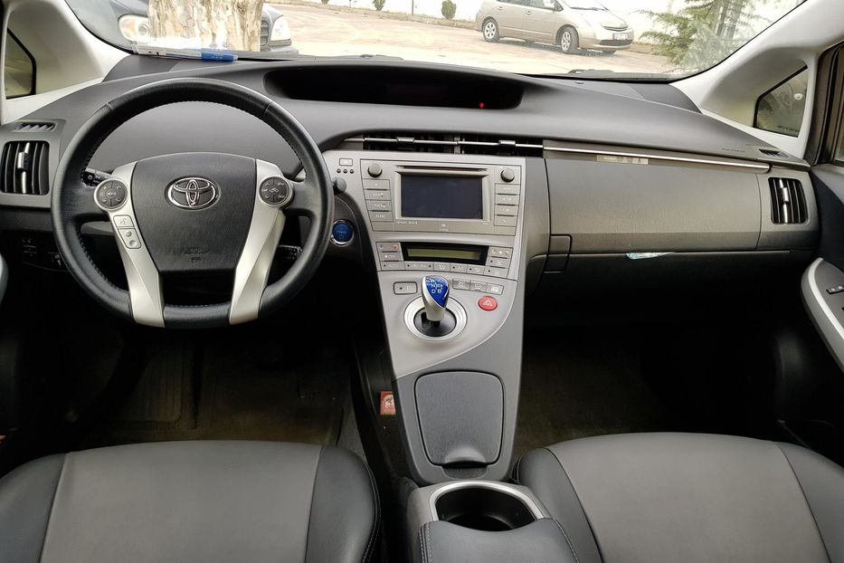 Продам Toyota Prius 2014 года в Днепре