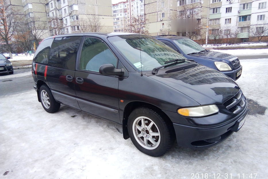 Продам Chrysler Voyager 1998 года в Киеве