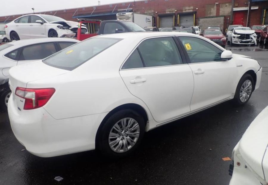 Продам Toyota Camry LE 2013 года в Харькове