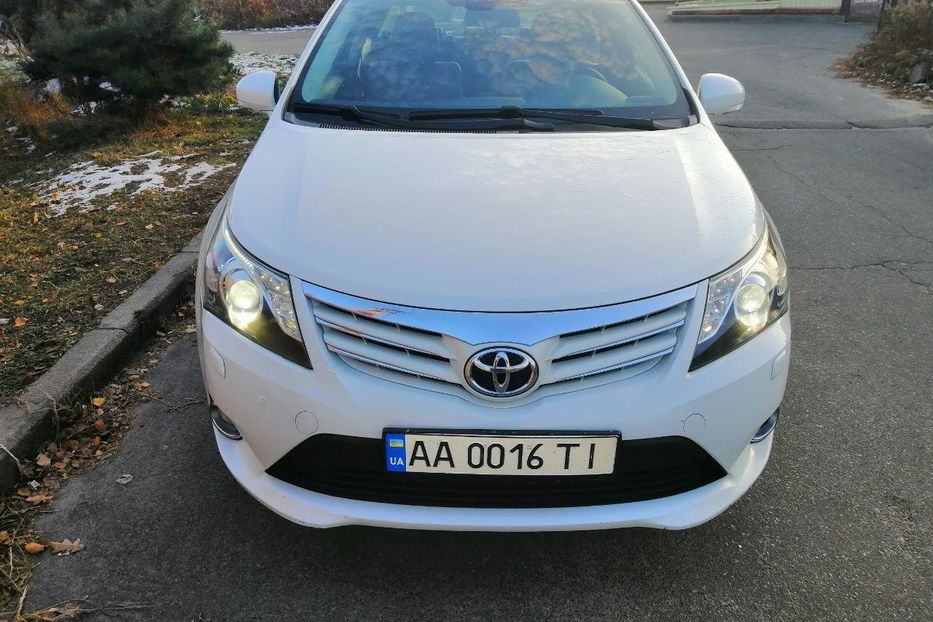 Продам Toyota Avensis 2013 года в Киеве