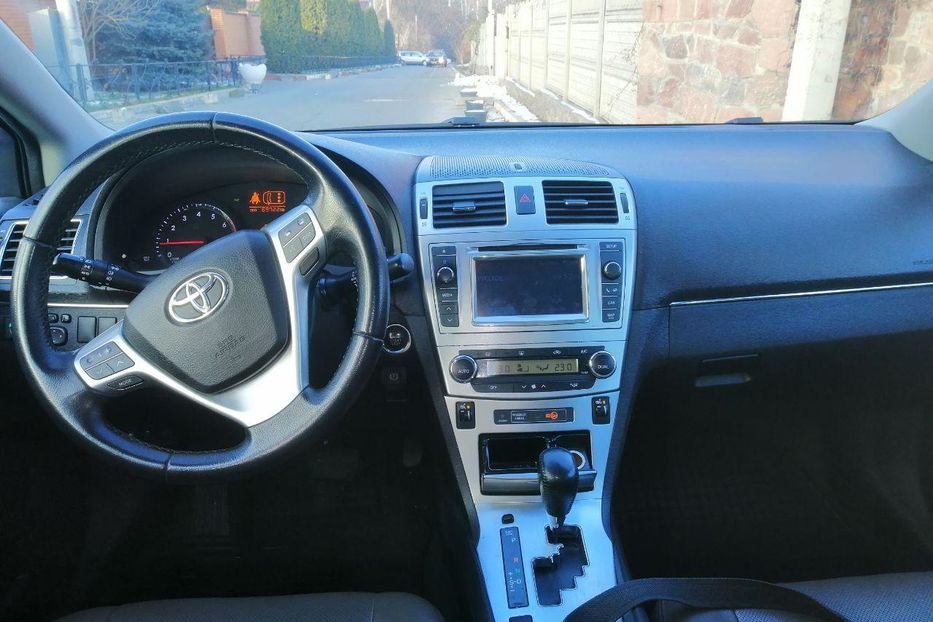 Продам Toyota Avensis 2013 года в Киеве