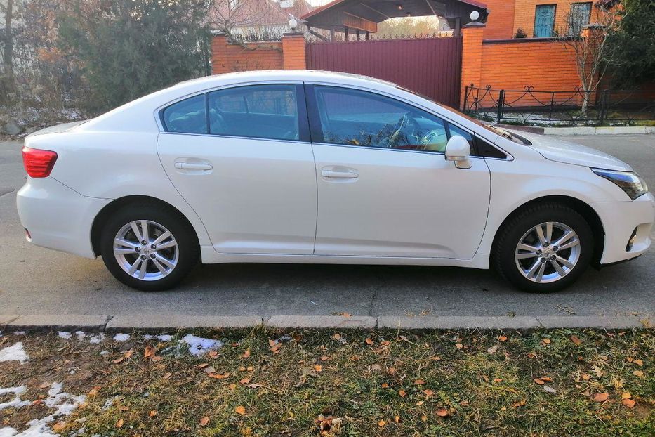 Продам Toyota Avensis 2013 года в Киеве