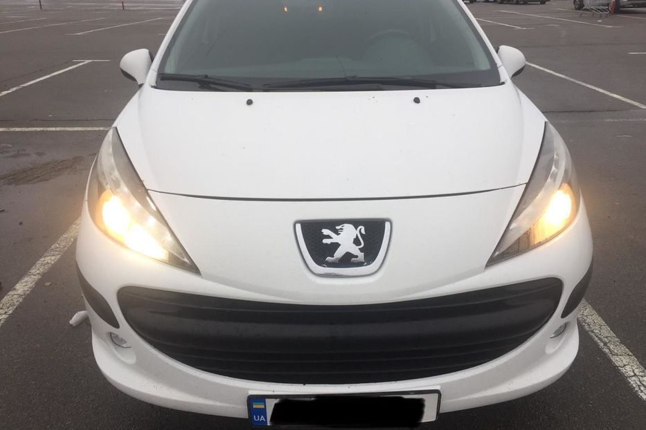 Продам Peugeot 207 2010 года в Киеве