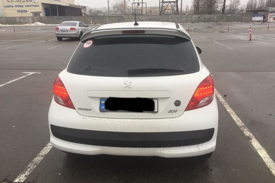 Продам Peugeot 207 2010 года в Киеве