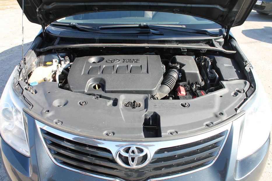 Продам Toyota Avensis 1.8-Avtomat-Газ 2011 года в Харькове