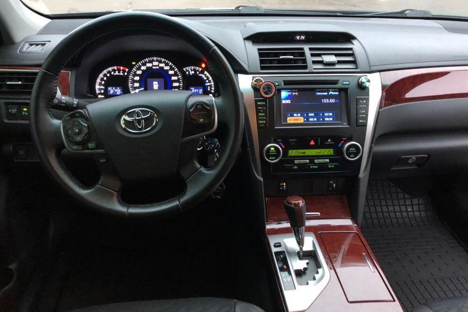 Продам Toyota Camry 50 2014 года в Киеве
