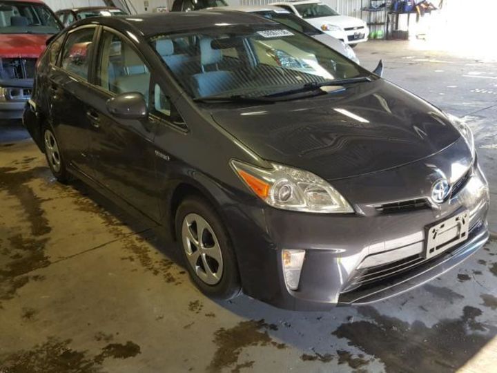 Продам Toyota Prius 2015 года в Харькове