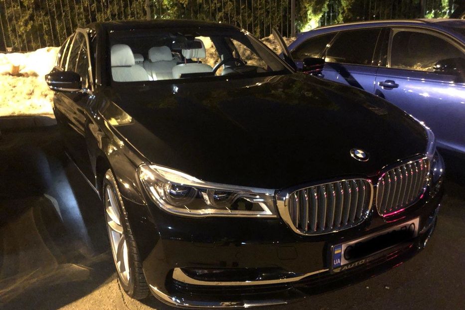 Продам BMW 760 топ жир 2017 года в Киеве