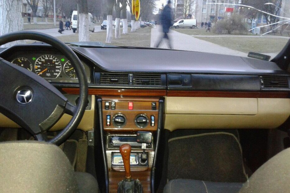 Продам Mercedes-Benz 230 1989 года в Луцке