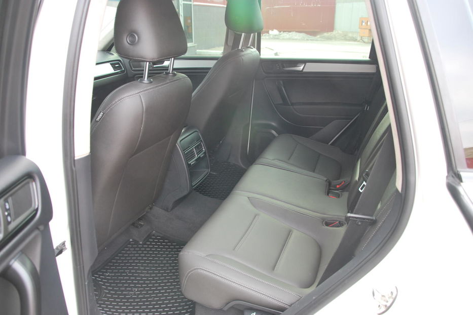 Продам Volkswagen Touareg 2011 года в Киеве