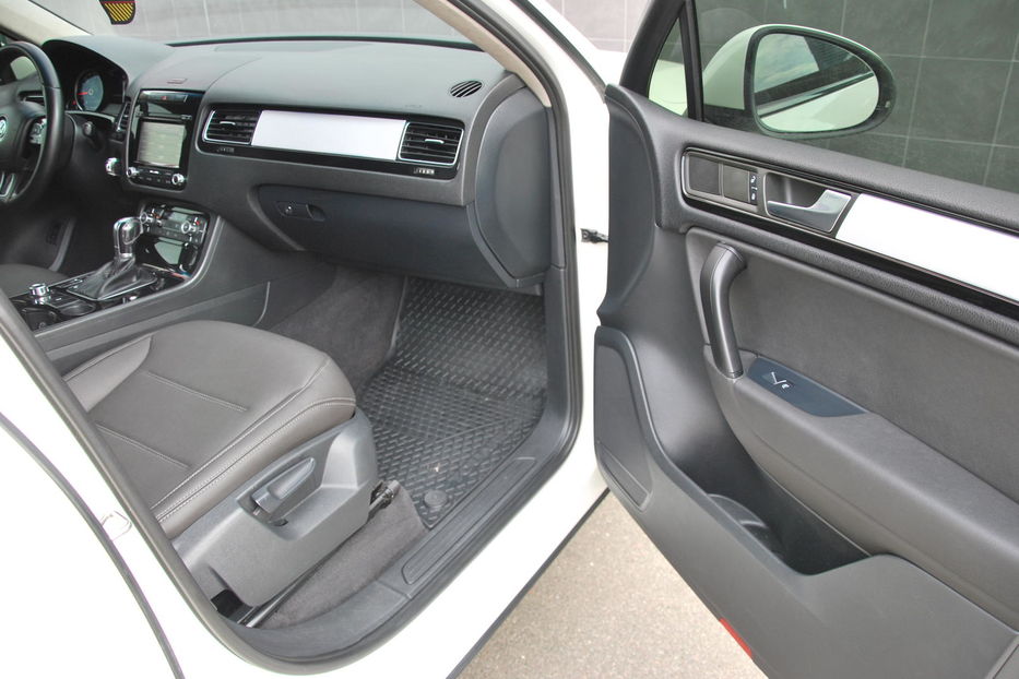 Продам Volkswagen Touareg 2011 года в Киеве