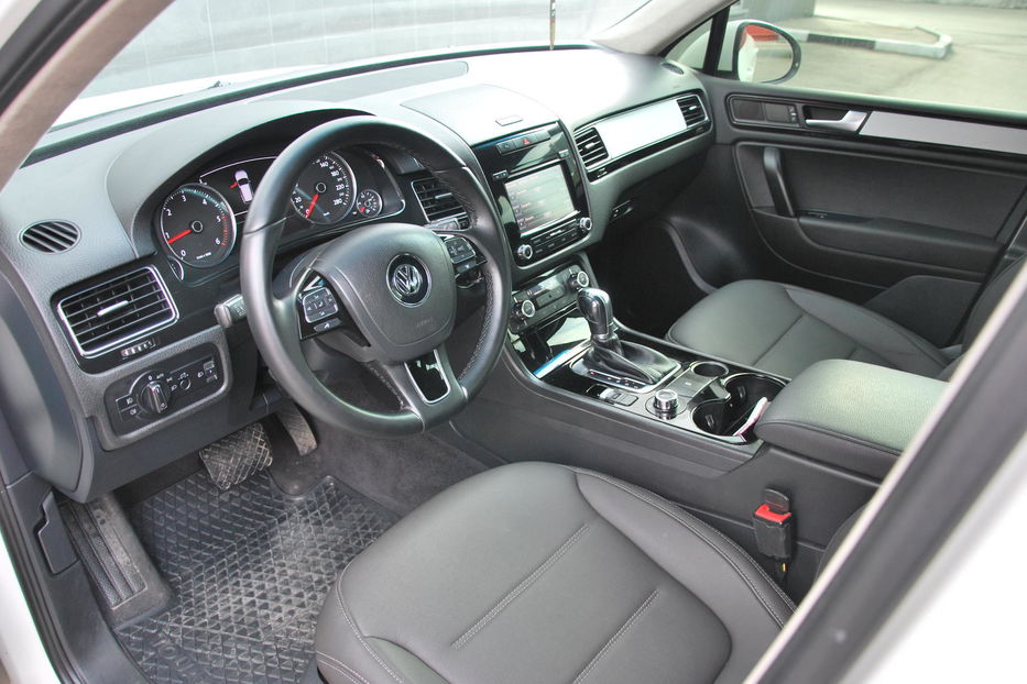 Продам Volkswagen Touareg 2011 года в Киеве