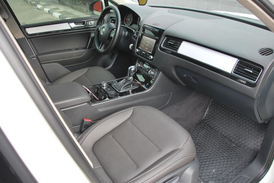 Продам Volkswagen Touareg 2011 года в Киеве