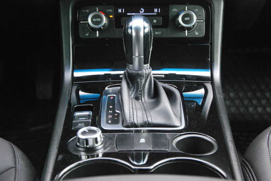 Продам Volkswagen Touareg 2011 года в Киеве