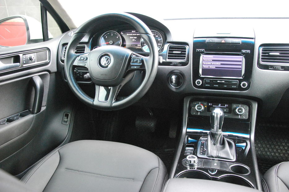 Продам Volkswagen Touareg 2011 года в Киеве
