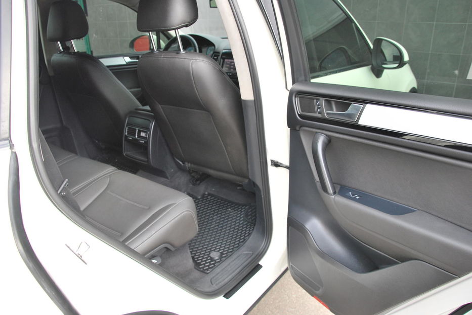 Продам Volkswagen Touareg 2011 года в Киеве