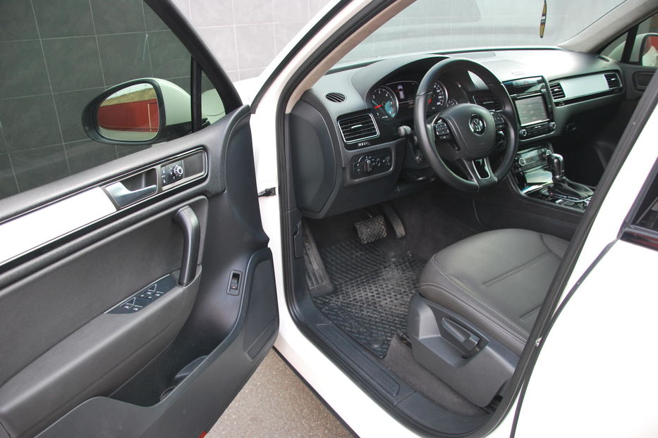 Продам Volkswagen Touareg 2011 года в Киеве