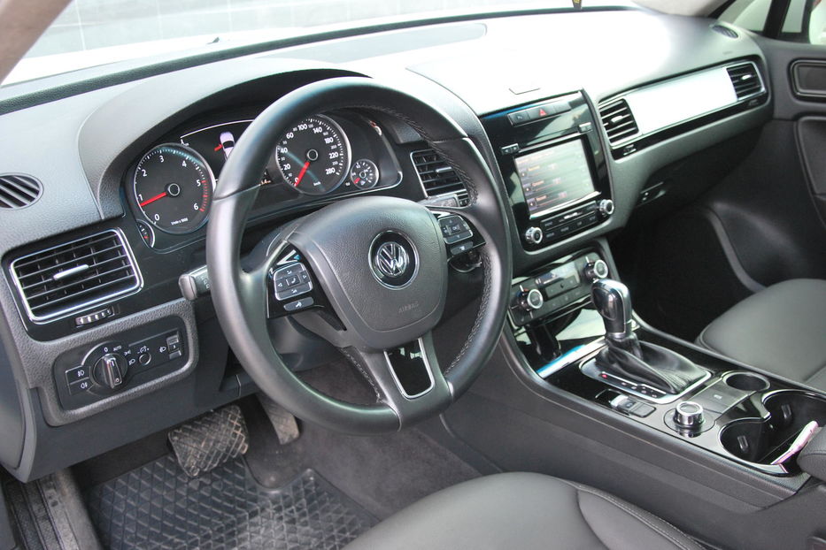 Продам Volkswagen Touareg 2011 года в Киеве