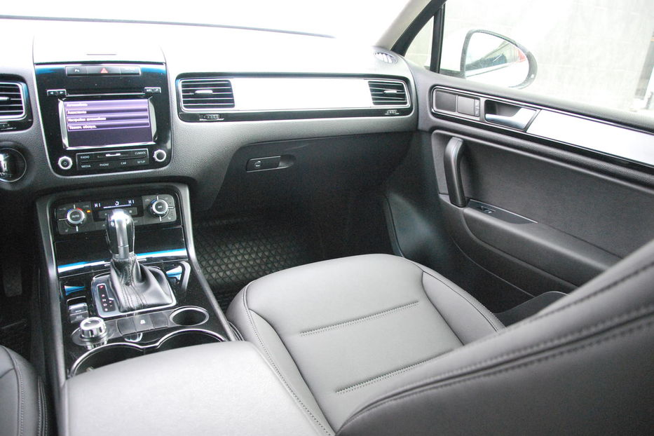 Продам Volkswagen Touareg 2011 года в Киеве