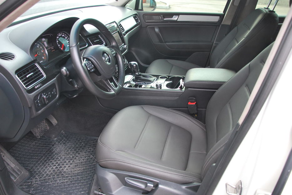 Продам Volkswagen Touareg 2011 года в Киеве