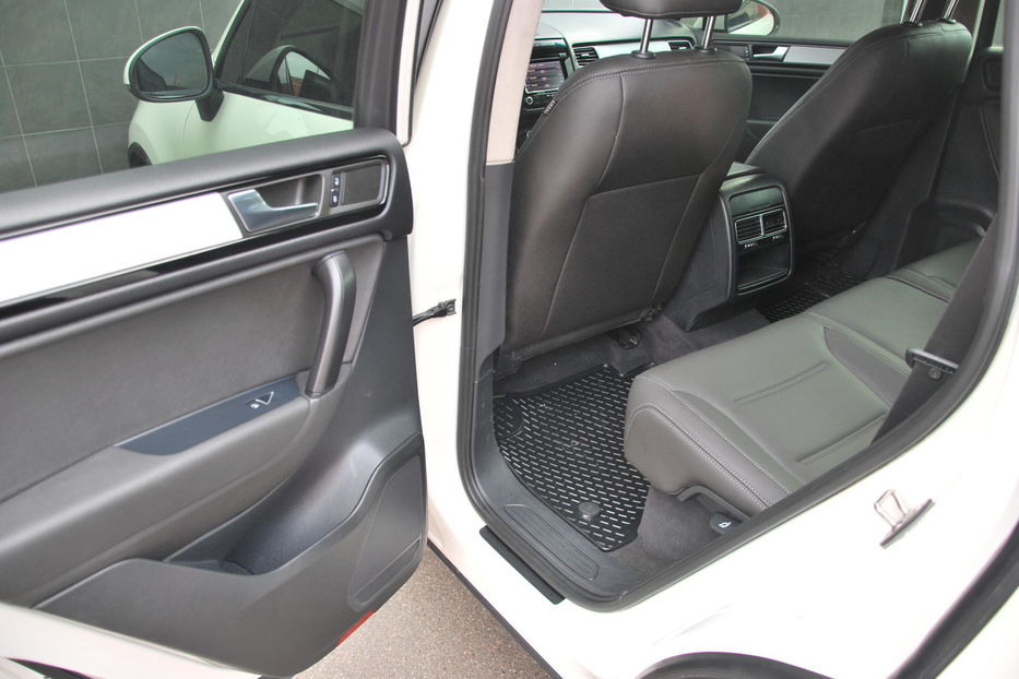 Продам Volkswagen Touareg 2011 года в Киеве