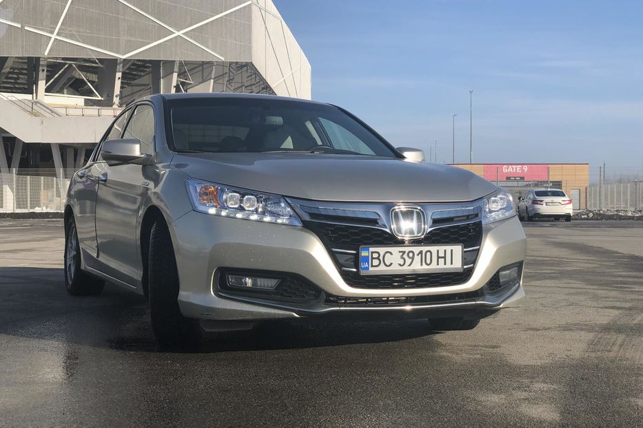 Продам Honda Accord Plug-In Hybrid 2014 года в Киеве