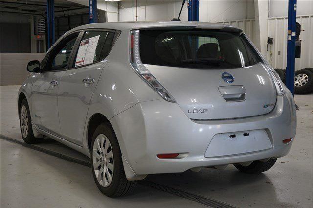 Продам Nissan Leaf 2013 года в Днепре