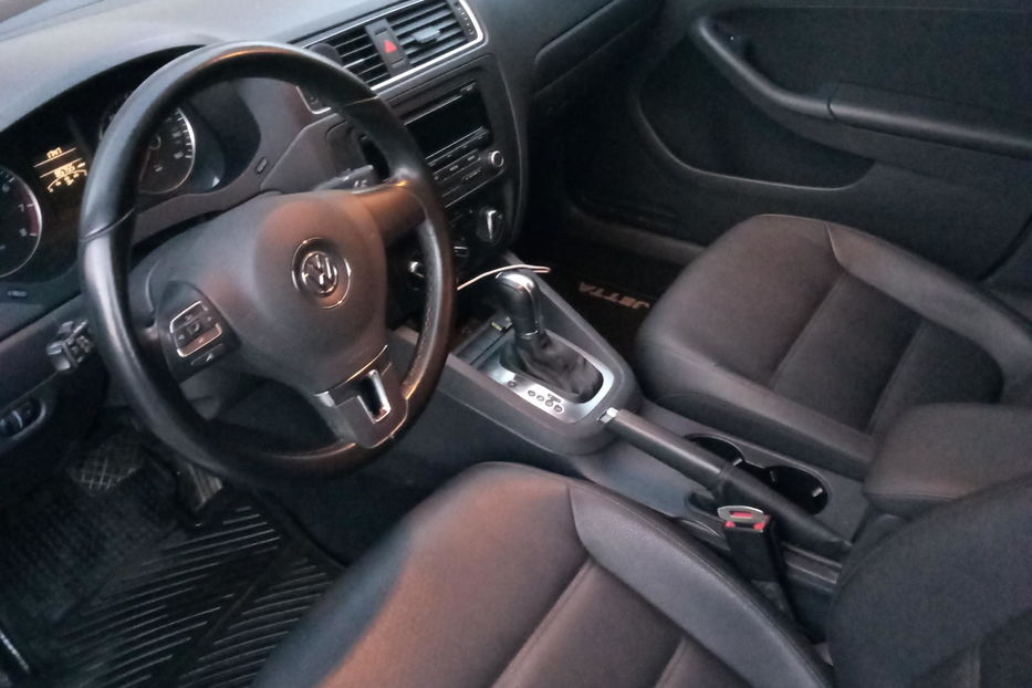 Продам Volkswagen Jetta SE 2012 года в Киеве