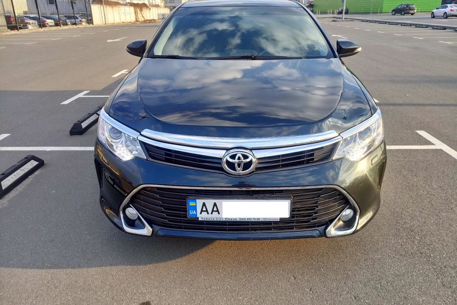 Продам Toyota Camry 55 2017 года в Киеве