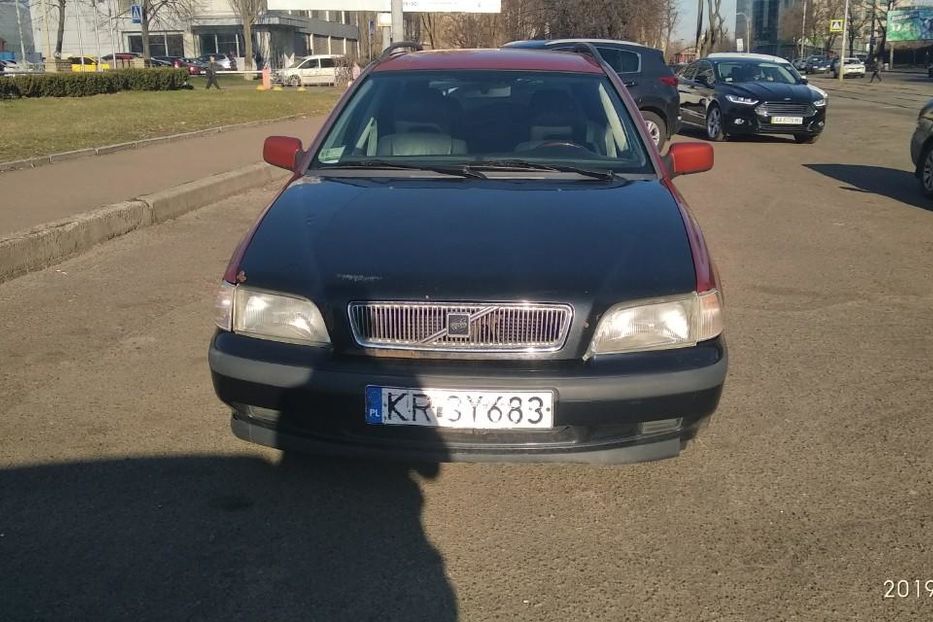 Продам Volvo V40 1998 года в Киеве