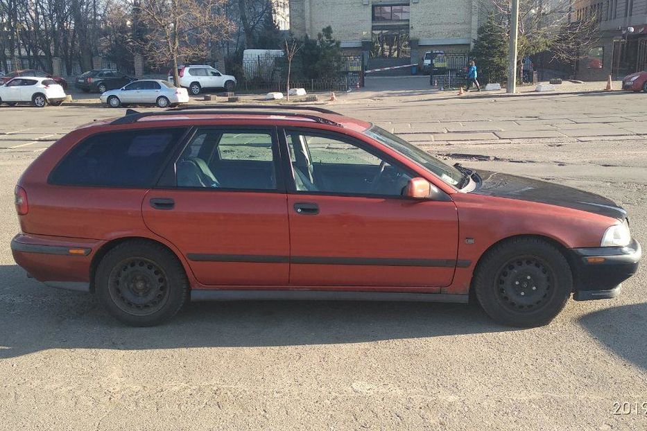 Продам Volvo V40 1998 года в Киеве