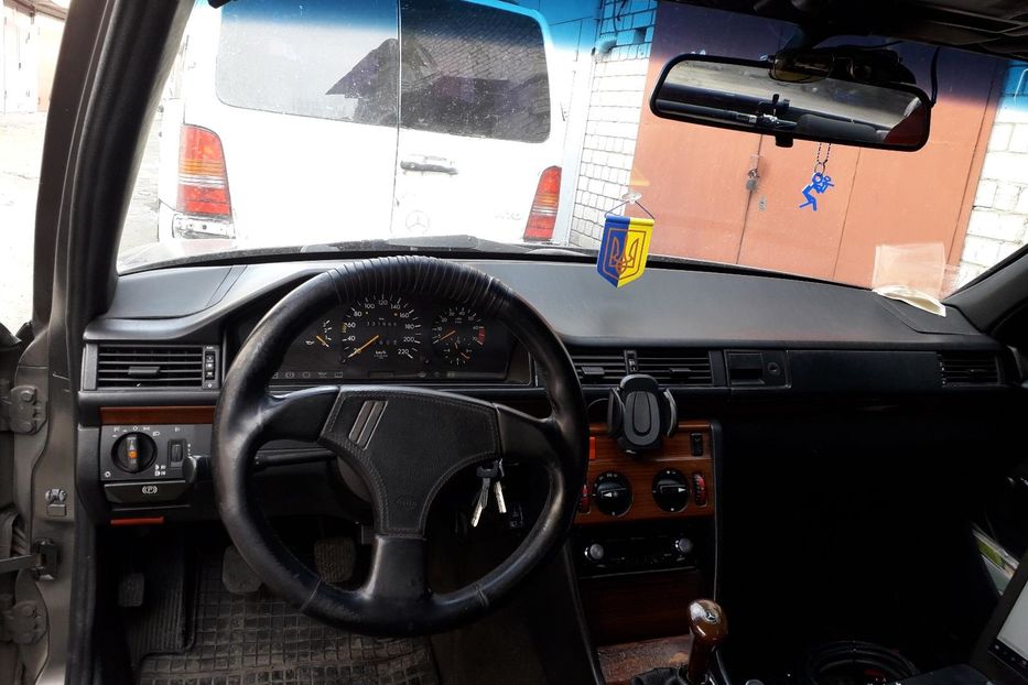 Продам Mercedes-Benz 230 1992 года в Киеве