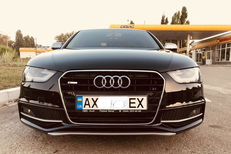 Продам Audi A4 S line    Официал  2012 года в Харькове