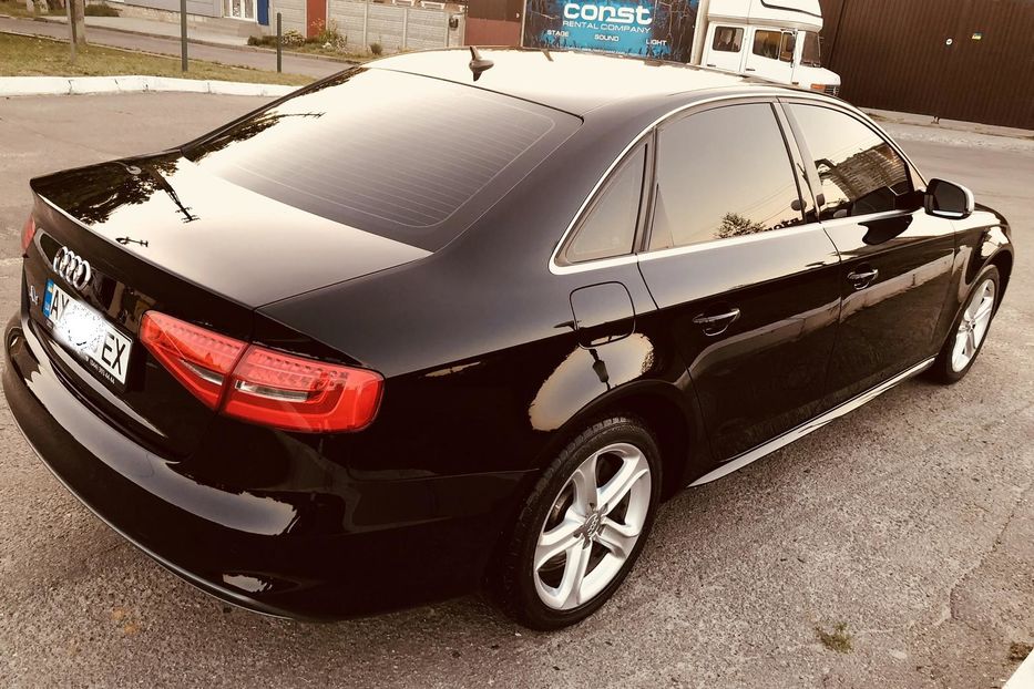 Продам Audi A4 S line    Официал  2012 года в Харькове