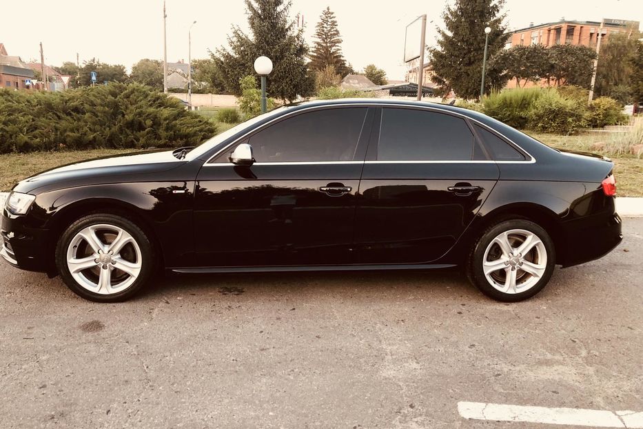 Продам Audi A4 S line    Официал  2012 года в Харькове