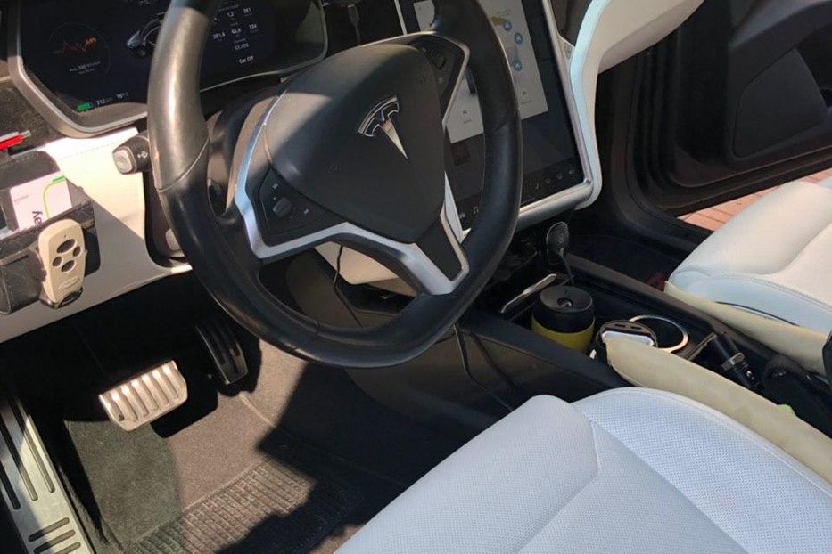 Продам Tesla Model X Х 2016 года в Ужгороде