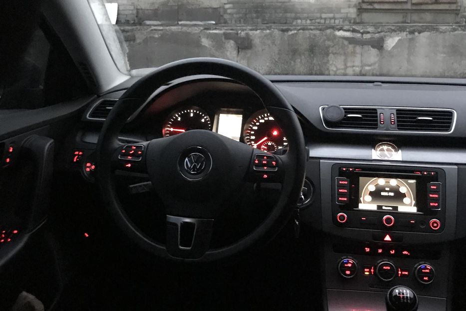 Продам Volkswagen Passat B7 Угиверсал 2013 года в Днепре