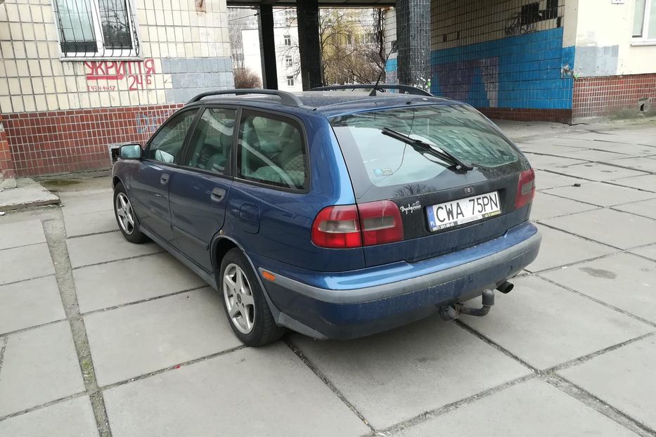 Продам Volvo V40 1998 года в Киеве