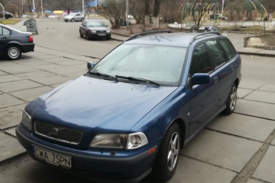 Продам Volvo V40 1998 года в Киеве