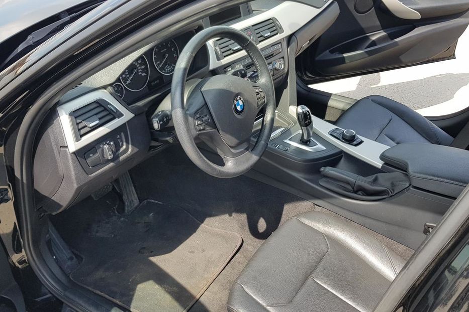 Продам BMW 320 2013 года в Харькове