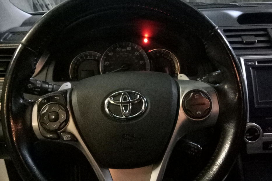 Продам Toyota Camry SE 2013 года в Киеве