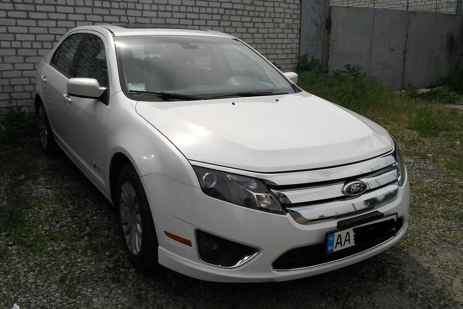 Продам Ford Fusion HYBRID 2.5 SEL на газу 2011 года в Киеве