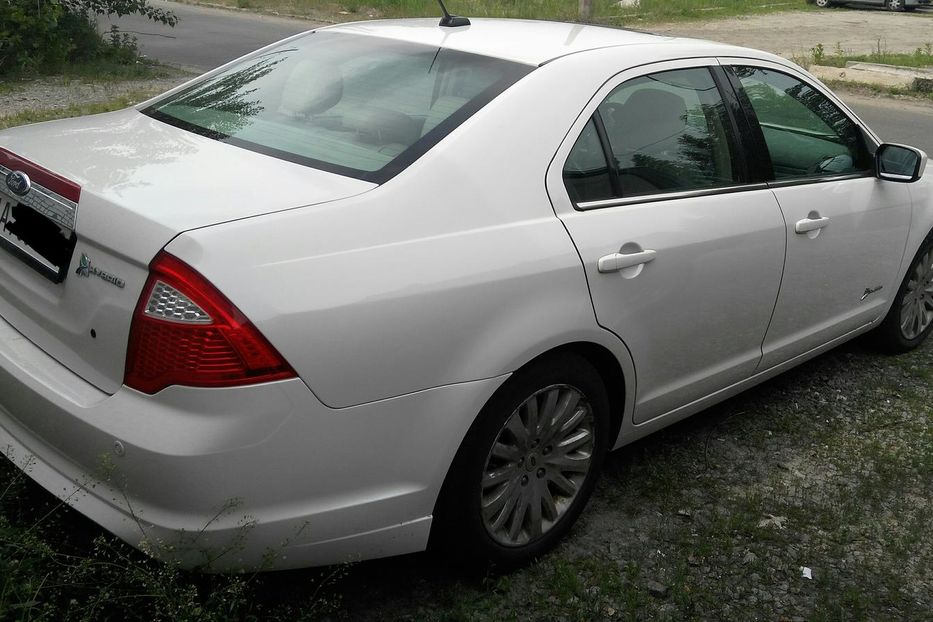 Продам Ford Fusion HYBRID 2.5 SEL на газу 2011 года в Киеве