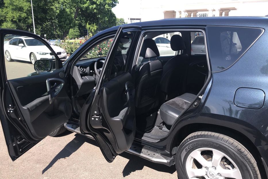 Продам Toyota Rav 4 2011 года в Одессе