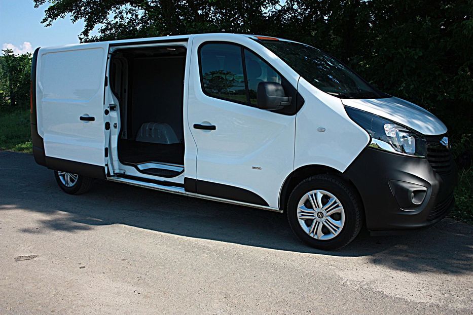 Продам Opel Vivaro груз. LONG 88KW 2015 года в Киеве