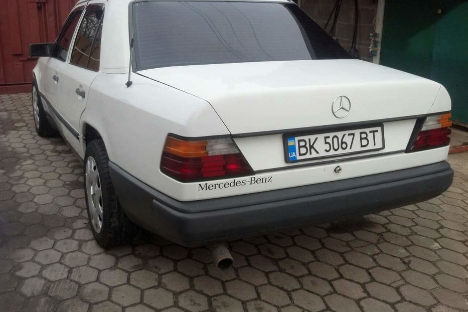 Продам Mercedes-Benz 200 1985 года в Ровно