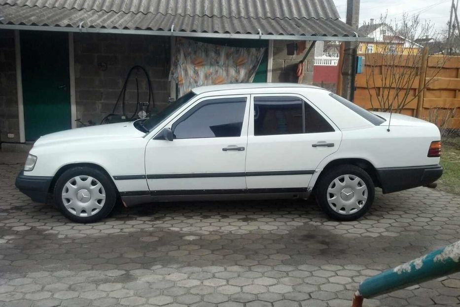 Продам Mercedes-Benz 200 1985 года в Ровно