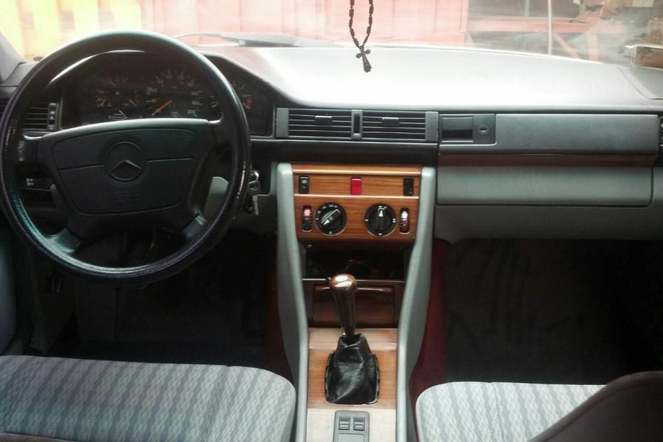 Продам Mercedes-Benz 200 1985 года в Ровно