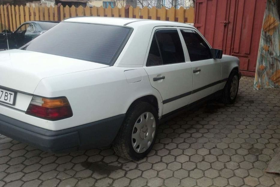 Продам Mercedes-Benz 200 1985 года в Ровно