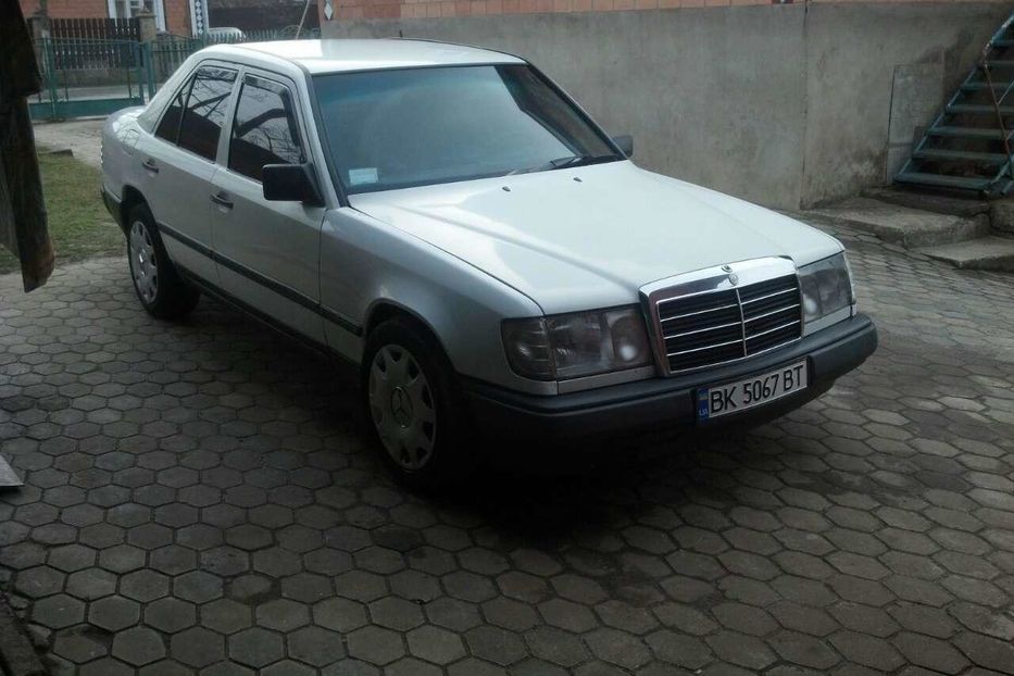 Продам Mercedes-Benz 200 1985 года в Ровно